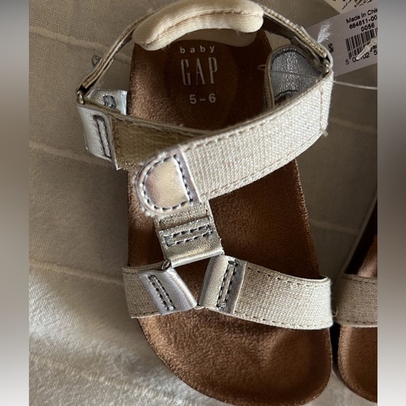 NWT Baby Gap sandals - Picture 2 of 3